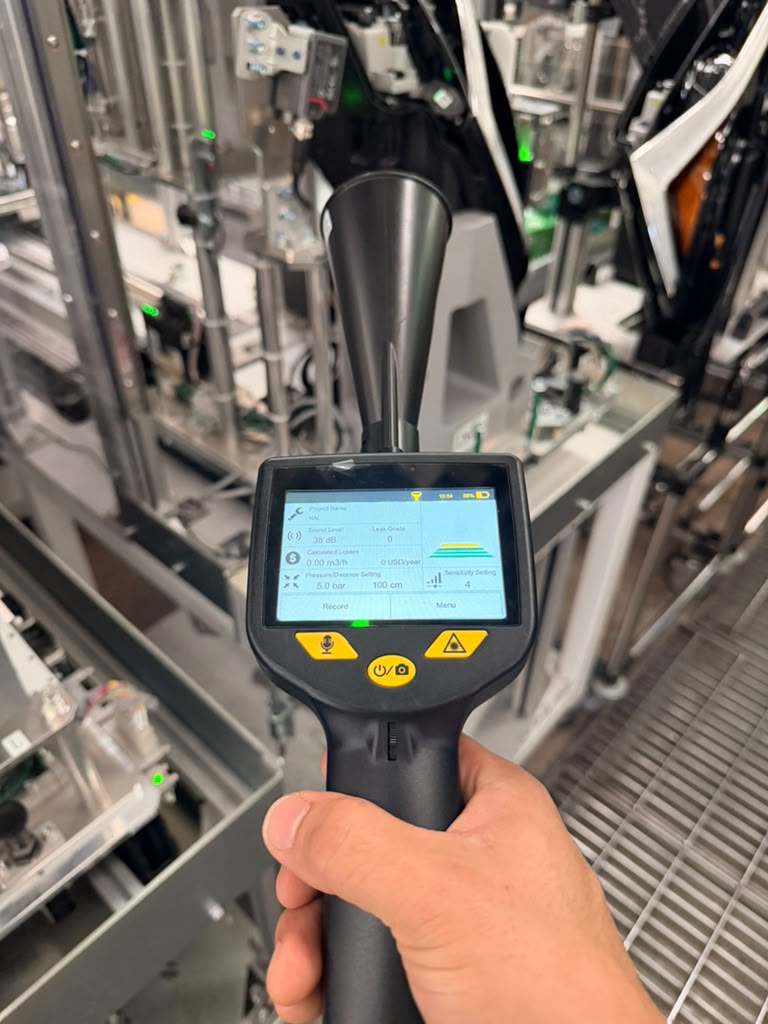 Fuga detectada con SUTO S531 en válvula neumática de planta automotriz