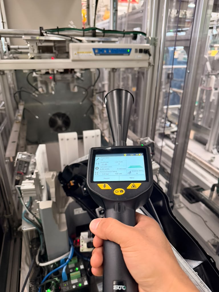 SUTO S531 detectando fuga en equipo neumático de línea de ensamble automotriz